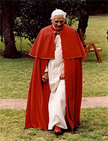 Mantello rosso papale